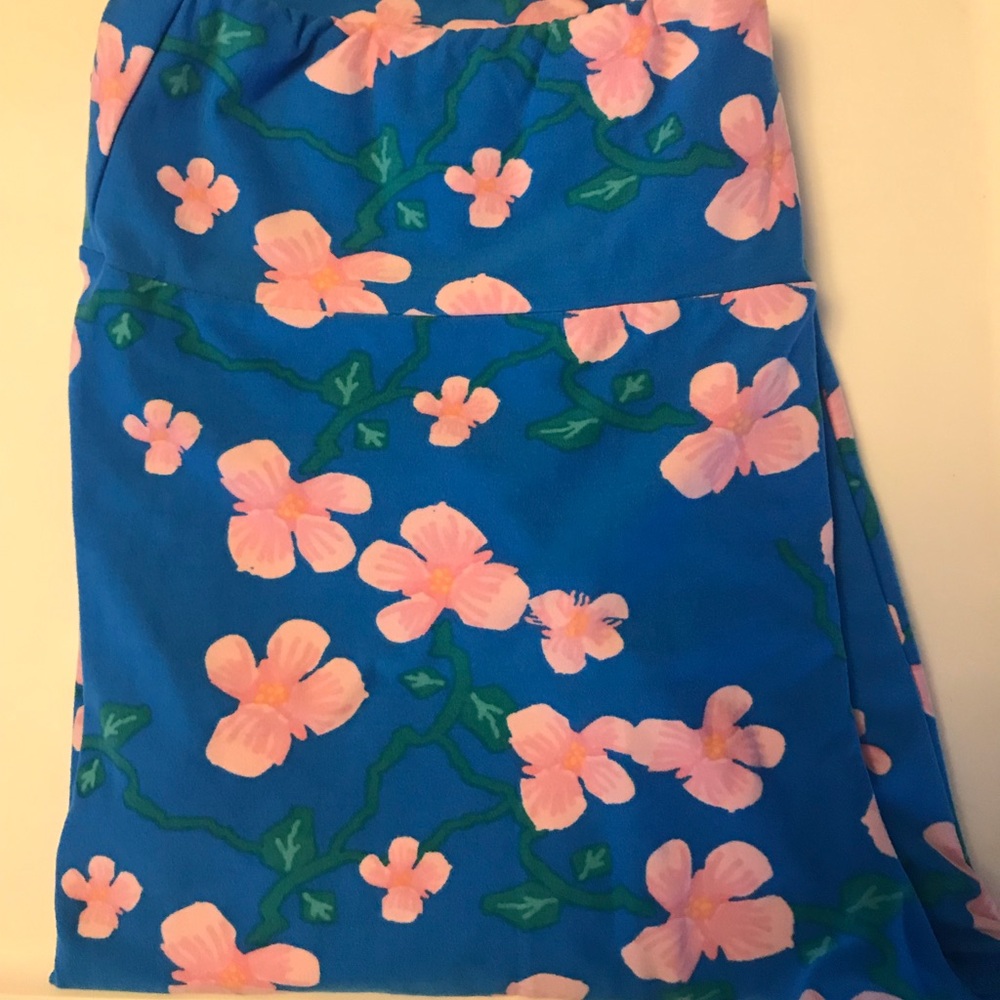 Lularoe Tall And Curvy Leggings